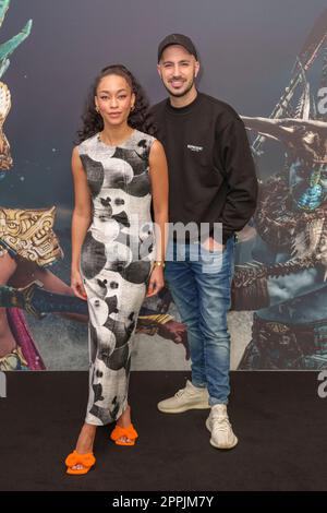 Jenny Augusta und Dominik Porschen nehmen am 7. November 2022 am UCI Luxe Mercedes Platz in Berlin am „Black Panther: Wakanda Forever“-Screening Teil. Stockfoto