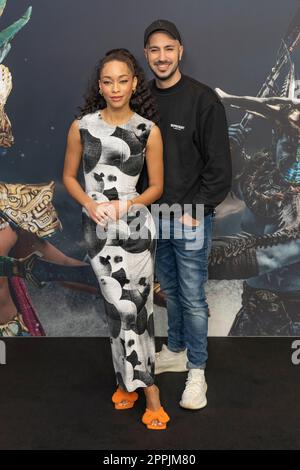 Jenny Augusta und Dominik Porschen nehmen am 7. November 2022 am UCI Luxe Mercedes Platz in Berlin am „Black Panther: Wakanda Forever“-Screening Teil. Stockfoto