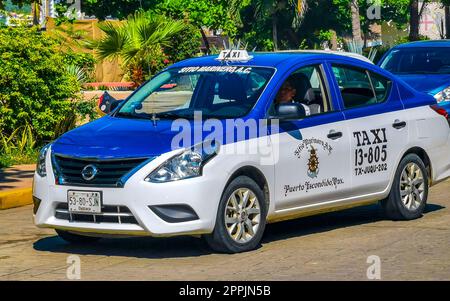 Grüne türkisblaue Taxifahrt in Puerto Escondido, Mexiko. Stockfoto