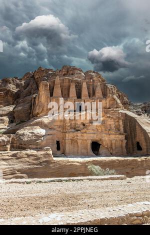 Das Gebäude in der antiken Stadt Petra ist ruiniert. Stockfoto