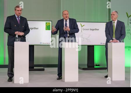 Dr. Christian von Boetticher, Vorsitzender des Bundesverbands der Deutschen Lebensmittel- und Getränkeindustrie Joachim Rukwied, Präsident des Deutschen Bauernverbands Dirk Hoffmann, Vorstandsvorsitzender der Messe Berlin (I.E.r.) bei der Eröffnungskonferenz der Messe Berlin Stockfoto