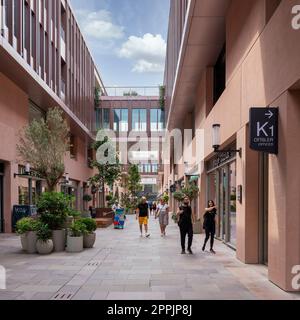 Innere Passage in der Galataport Mall, die sich am Ufer der Bosporus-Straße im Karakoy-Viertel, Istanbul, Türkei, befindet Stockfoto