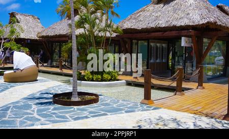 Puerto Plata, DR - 10. Januar 2022: Geschäfte im Kreuzfahrthafen Taino Bay in Puerto Plata, Dominikanische Republik. Stockfoto