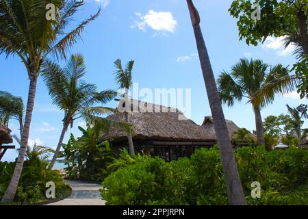 Puerto Plata, DR - 10. Januar 2022: Geschäfte im Kreuzfahrthafen Taino Bay in Puerto Plata, Dominikanische Republik. Stockfoto