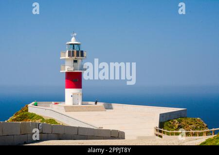 Blick auf das Meer, die costa atlantica und den Leuchtturm von Cabo Ortegal Stockfoto