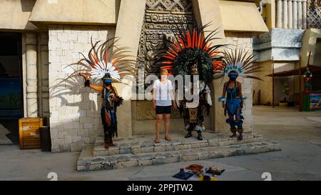 Costa Maya, Mexiko - 24. April 2022 : Einkaufen im Kreuzfahrtterminal oder Hafen der Costa Maya Stockfoto