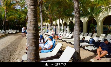 Gäste, die sich im Kreuzfahrtanleger und Resort der Costa Maya ausruhen, sind der perfekte Ort für alle Besucher Stockfoto