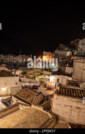 Nacht Landschaft der Sassi von Matera, bekannt für ihre alten Höhlenwohnungen bekannt. Basilikata. Italien Stockfoto