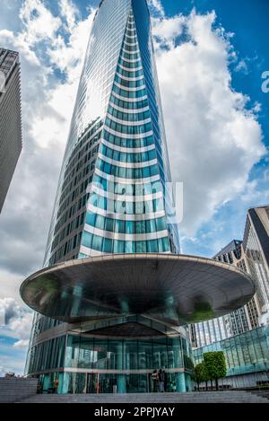 Malerische Wolkenkratzer mit Glasfassaden im Pariser Stadtteil La Defense Stockfoto