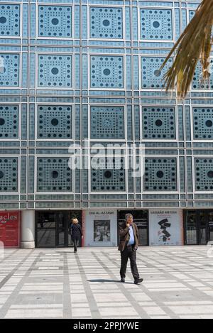 Fassade des Instituts du Monde Arabe in Paris Stockfoto