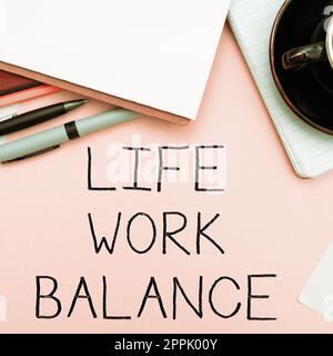 Textüberschrift zur Darstellung der Work Balance im Leben. Das Geschäft zeigt die Stabilitätsbedürfnisse der Person zwischen ihrer Arbeit und ihrer Freizeit Stockfoto