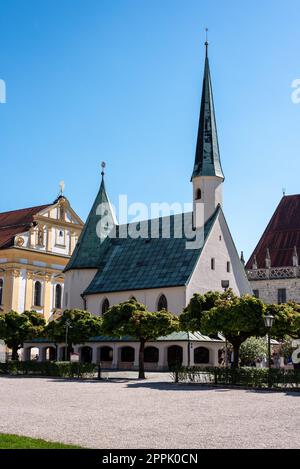 Kleine Hauptkirche des Wallfahrtsortes in Altoetting in Bayern Stockfoto