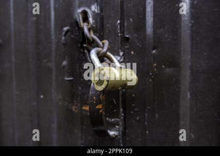 Altes Schloss auf einer Tür Stockfoto