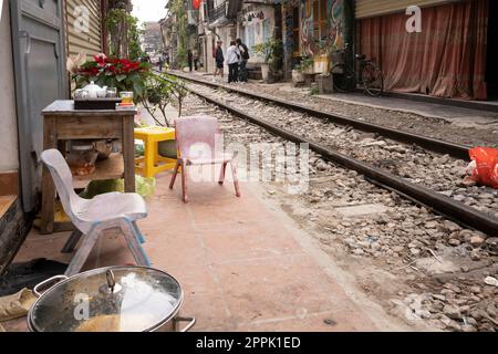 Zugstraße im Stadtzentrum von Hanoi, Vietnam Stockfoto