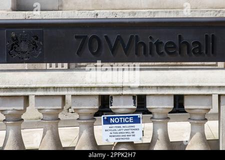 London, Großbritannien. 22. April 2023. Ein Schild vor der 70 Whitehall im Zentrum von London. (Foto: Steve Taylor/SOPA Images/Sipa USA) Guthaben: SIPA USA/Alamy Live News Stockfoto