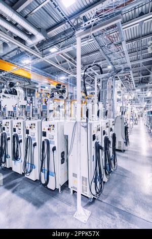 Roboter in einem Automobilwerk Stockfoto