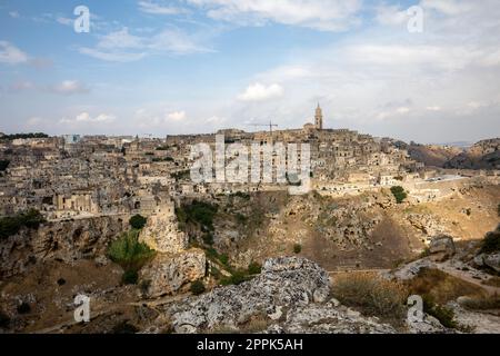 Panoramablick auf Sassi di Matera, ein historisches Viertel in der Stadt Matera vom Belvedere di Murgia Timone, Basilikata, Italien Stockfoto