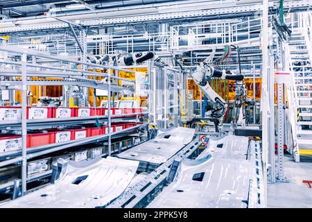 Roboter in einem Automobilwerk Stockfoto