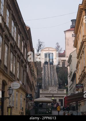 Zagreb Standseilbahn in Tomic Street Stockfoto