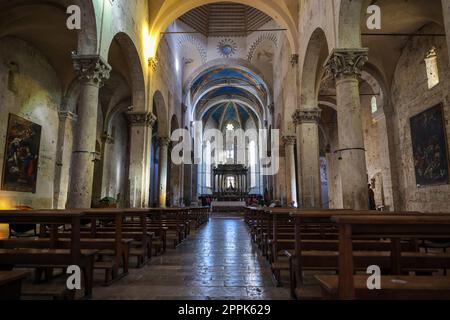 Innere der Kathedrale St. Cerbonius in Massa Marittima. Italien Stockfoto