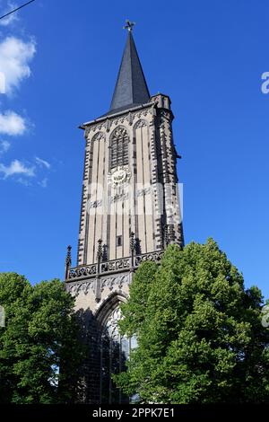 die romanische Basilika und die katholische Pfarrkirche St. severin Stockfoto