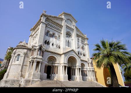 MONACO-VILLE, MONACO - 18. JUNI 2022: Fassade der Kathedrale unserer Lieben Frau der unbefleckten Empfängnis, Monaco Stockfoto