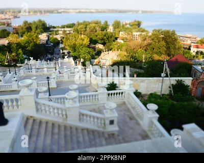 Kerch, 21. August 2021 The Great Mithridate Ladder - eine historische Treppe auf den Berggipfeln der Krim - Mount Mithridates, wo sich die Ruinen der antiken griechischen Stadt Panticapaeum befinden Stockfoto