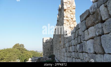 Mauern der alten Burg von Antipatris, Tel Afek, Israel. Antipatris, auch bekannt als Binar Bashi, wurde im Mittelalter zu einer osmanischen Festung. Stockfoto