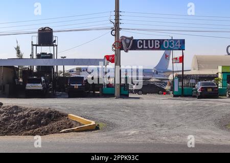 Kitengela, Kenia - 22. Januar 2023: Die Straßen von Kitengela, einer kleinen Wachstumsstadt in Kenia, Afrika. Stockfoto