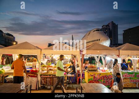 THAILAND PATTAYA CITY NIGHTMARKET FLUGZEUG Stockfoto