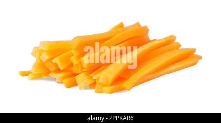 Ein Haufen köstlicher Karottenstäbchen, isoliert auf Weiß Stockfoto