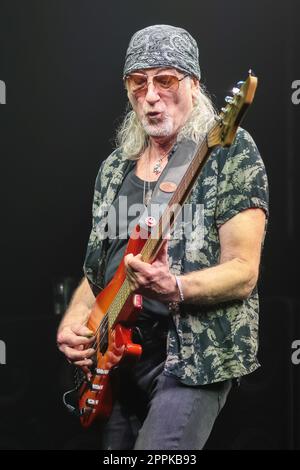 PR - CURITIBA - 04/23/2023 - CURITIBA, SHOW IN TIEFEM LILA - Roger Glover, während einer Aufführung der Band Deep Purple, bei Live in der Stadt Curitiba, diesen Sonntag (23). Die britische Band ist auf Tour in Südamerika. Foto: Robson Mafra/AGIF/Sipa USA Stockfoto