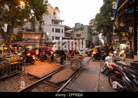 Hanoi-Bahnstraße im Stadtzentrum Stockfoto