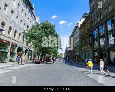 Na Prikope - Einkaufsstraße im Zentrum von Prag, tschechisch Stockfoto