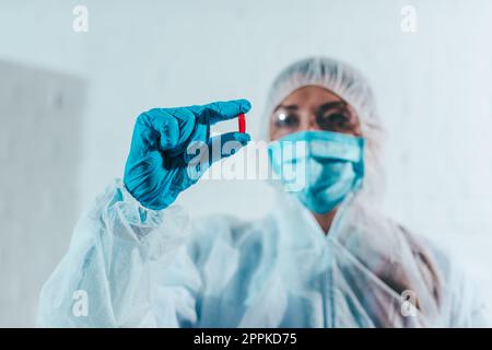 Der Arzt im Labor analysiert Proben für die wissenschaftliche Forschung Stockfoto