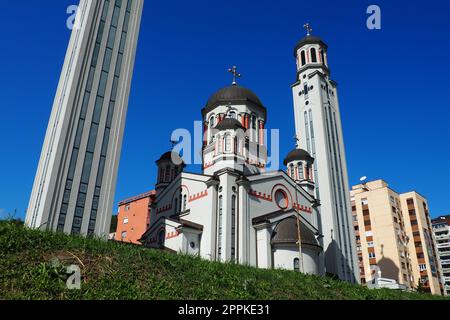 Zvornik, Bosnien und Herzegowina, 1. Oktober 2022 die Geburtskirche der Heiligen Jungfrau Maria in Zvornik der Eparchy von Zvornik-Tuzla ist die wichtigste und größte orthodoxe Kirche in Zvornik Stockfoto