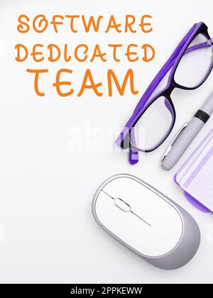 Textüberschrift Presenting Software Dedicated Team. Geschäftsansatz Mitarbeiter, die für die Modifikation von Software für neue Funktionen verantwortlich sind Stockfoto