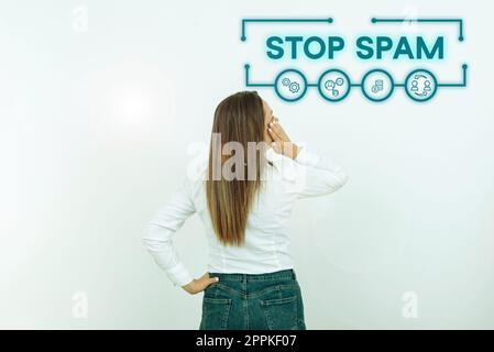 Schreiben mit Text „Spam stoppen“. Internetkonzept Beenden Sie die aufdringlichen oder unangemessenen Nachrichten, die über das Internet gesendet werden Stockfoto