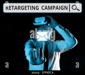Schreiben von Anzeigetext Kampagne für Retargeting. Geschäftsinitiative richtet sich an Verbraucher auf der Grundlage ihrer bisherigen Internetaktion Stockfoto