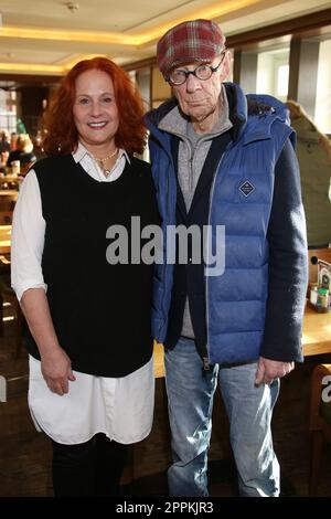 Christiane Leuchtmann, Hans Peter Korff, Hafentalk im BLOCKBRÃ„U Hamburg LandungsbrÃ¼cken, 20.11.2022 Stockfoto