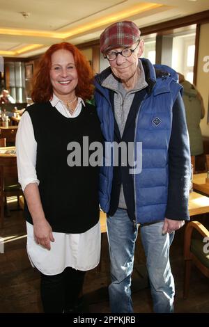 Christiane Leuchtmann, Hans Peter Korff, Hafentalk im BLOCKBRÃ„U Hamburg LandungsbrÃ¼cken, 20.11.2022 Stockfoto