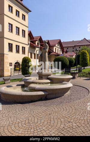 Innenhof vor dem Pilgerhaus und Passion und Marian Sanctuary, Kalwaria Zebrzydowska, Polen. Stockfoto