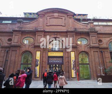 Besucher im Museo Egizio Transl. Ägyptisches Museum in Turin Stockfoto