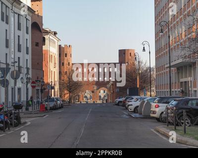 Porta Palatina Palatin Tor in Turin Stockfoto