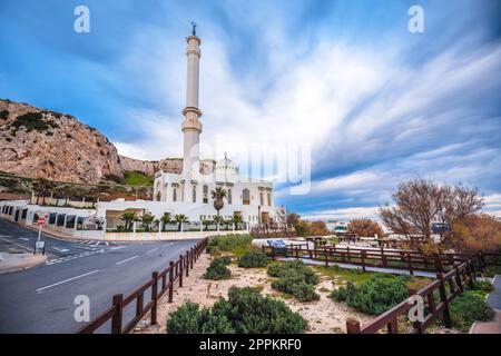 Ibrahim al Ibrahim Moschee mit Blick auf Gibraltar Stockfoto