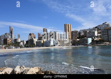 Hausfassaden, Stadtlandschaften, Cala Finestrat - Benidorm, Provinz Alicante, Costa Blanca, Spanien, Februar, 2023 Stockfoto