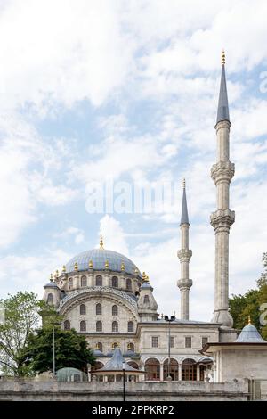 Die kaiserliche osmanische Moschee Nusretiye, im Auftrag von Sultan Mahmut II., befindet sich im Tophane-Viertel, Istanbul, Türkei Stockfoto