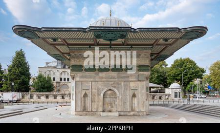 Kilic Ali Pasha Brunnen oder Tophane Brunnen, ein öffentlicher Brunnen aus dem 18. Jahrhundert, oder Sabil, Beyoglu, Istanbul, Türkei Stockfoto