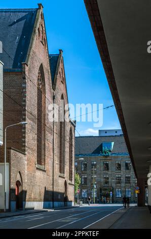 DEN HAAG, NIEDERLANDE - 26. AUGUST 2013: Stadtbild, Blick auf die Straßen in der Altstadt von Den Haag, Niederlande Stockfoto