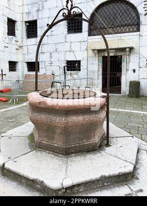 Gut im Innenhof des neuen Gefängnisses des Dogenpalastes Stockfoto